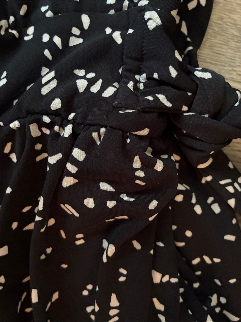 Women’s Black Printed Wide-Leg Jumpsuit with Tie Waist - Picture 4 of 7